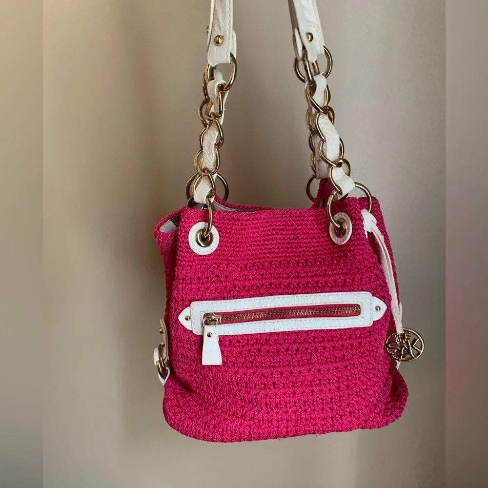 The Sak fuschia crochet purse with gold chains pink y2k
